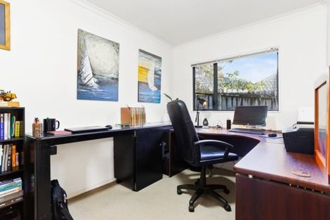 Photo of property in 4 Northcross Drive, Oteha, Auckland, 0632