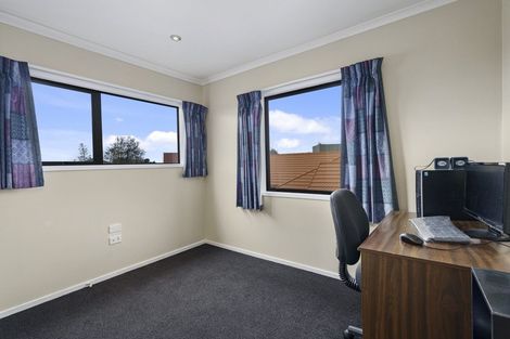 Photo of property in 106 Pacific Drive, Fitzherbert, Palmerston North, 4410
