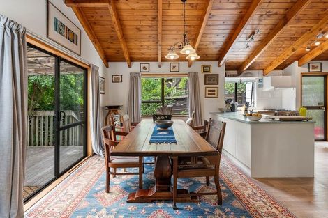 Photo of property in 4 Dianthus Place, Browns Bay, Auckland, 0630