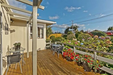 Photo of property in 65 Pupuke Road, Birkenhead, Auckland, 0627