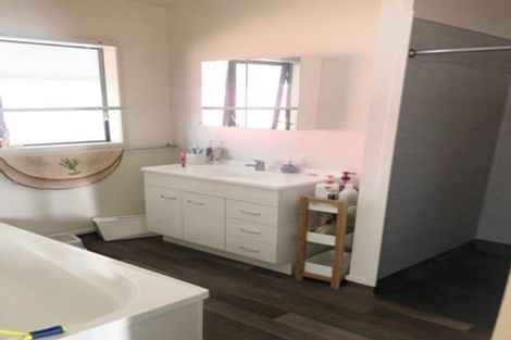 Photo of property in 10 Umu Place, Mangere, Auckland, 2022