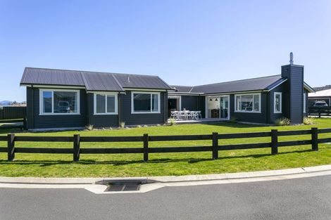 Photo of property in 6 Larches Lane, Kinloch, Taupo, 3377