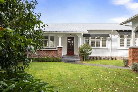 Photo of property in 44 Manapouri Crescent, Hokowhitu, Palmerston North, 4410