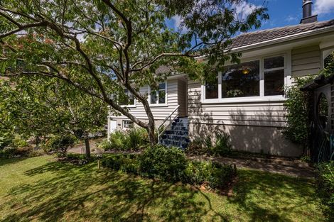 Photo of property in 22 Raroa Terrace, Tawa, Wellington, 5028