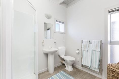 Photo of property in 1354 Whangaparaoa Road, Army Bay, Whangaparaoa, 0930