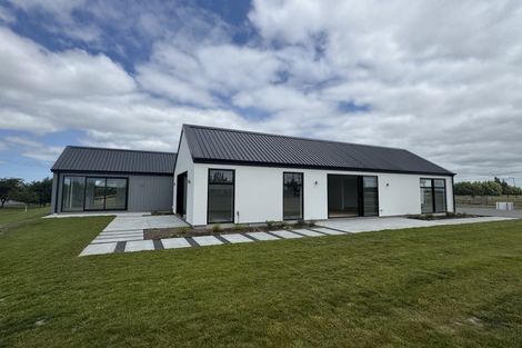 Photo of property in 14 Village Green Drive, Huntingdon, 7774