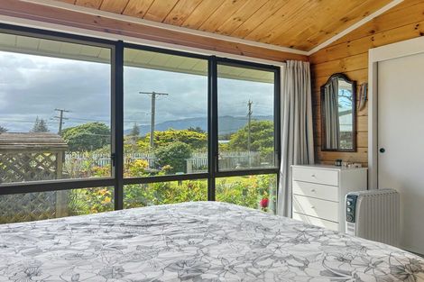 Photo of property in 1a Field Way, Waikanae Beach, Waikanae, 5036