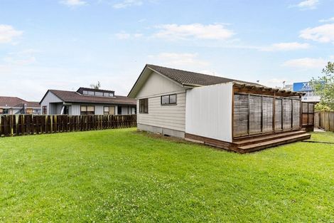 Photo of property in 32 Aviemore Drive, Highland Park, Auckland, 2010