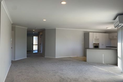 Photo of property in 6 Fleetwood Drive, Henderson, Auckland, 0612