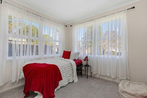 Photo of property in 38 Sunvue Road, Glen Eden, Auckland, 0602