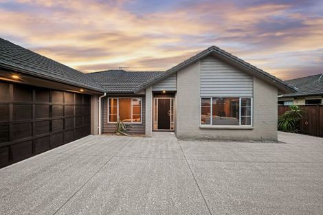 Photo of property in 5 Alvre Place, Flat Bush, Auckland, 2016