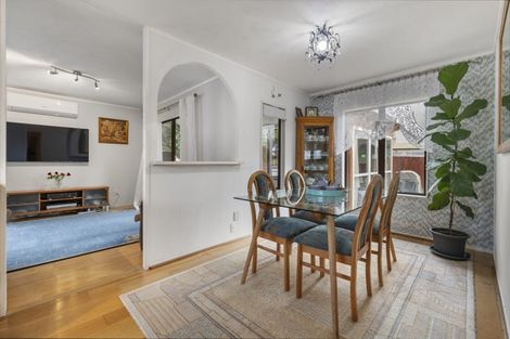 Photo of property in 6 Coubray Place, Botany Downs, Auckland, 2010