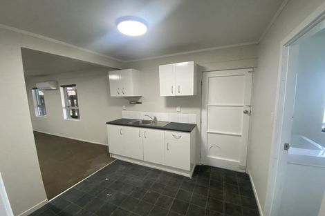 Photo of property in 18 Fairway Avenue, Red Beach, 0932