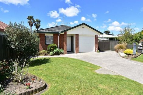 Photo of property in 11a Pine Road, Orewa, 0931