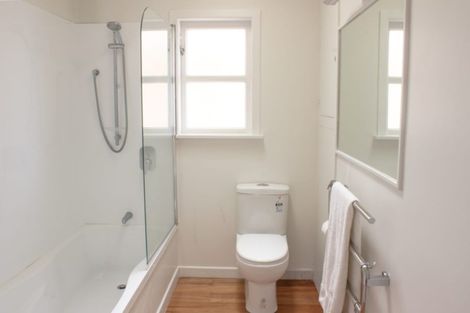 Photo of property in 176 Beach Haven Road, Beach Haven, Auckland, 0626