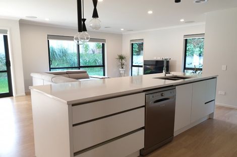 Photo of property in 38 Mooring Close, Whitby, Porirua, 5024