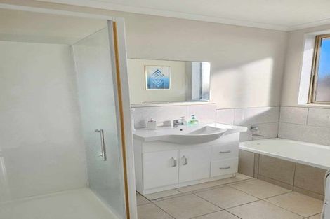 Photo of property in 29 Kathleen Reece Place, Waiuku, 2123