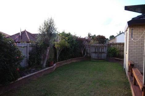 Photo of property in 28 Macnean Drive, East Tamaki Heights, Auckland, 2016