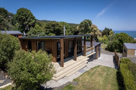 Photo of property in 14 Whaanga Road, Raglan, 3297