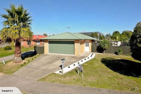 Photo of property in 13 Catalina Drive, Melville, Hamilton, 3206