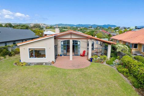 Photo of property in 7 Marewa Place, Waikanae Beach, Waikanae, 5036