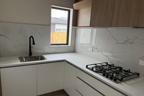 Photo of property in 7 Rossbeg Lane, Flat Bush, Auckland, 2019