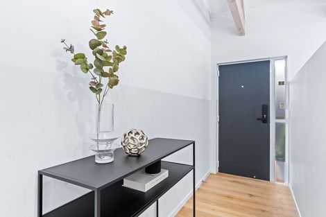 Photo of property in 2/7 Seine Road, Forrest Hill, Auckland, 0620