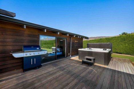 Photo of property in 1 Hall Road, Bannockburn, Cromwell, 9384