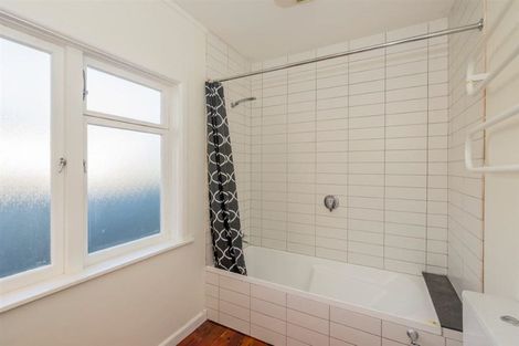 Photo of property in 180 Te Moana Road, Waikanae, 5036