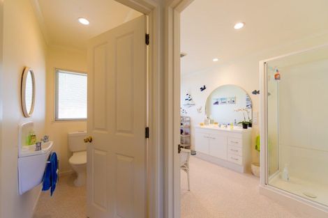 Photo of property in 33 Kensington Drive, Taradale, Napier, 4112