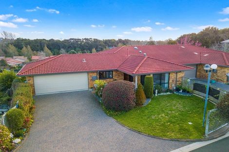 Photo of property in 63 Grosvenor Gardens, Flagstaff, Hamilton, 3210