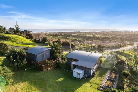 Photo of property in 333 Motutara Road, Muriwai, Waimauku, 0881
