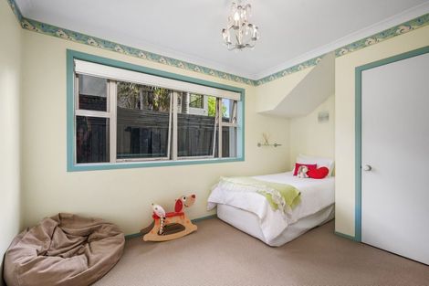 Photo of property in 31 Ocean View Road, Milford, Auckland, 0620