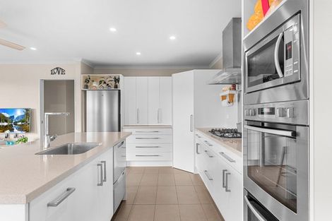 Photo of property in 23 Key West Drive, One Tree Point, 0118