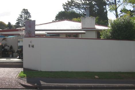 Photo of property in 1/42 Fairmount Road, Titirangi, Auckland, 0604