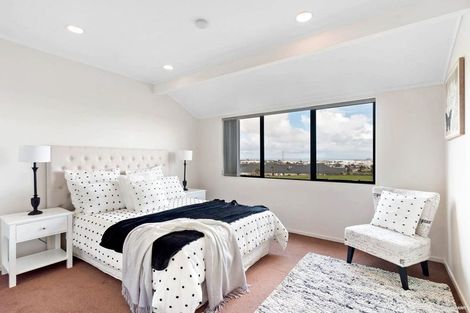 Photo of property in 16a Wilisa Rise, Goodwood Heights, Auckland, 2105