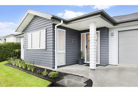 Photo of property in 22 Boocock Crescent, Orewa, 0931