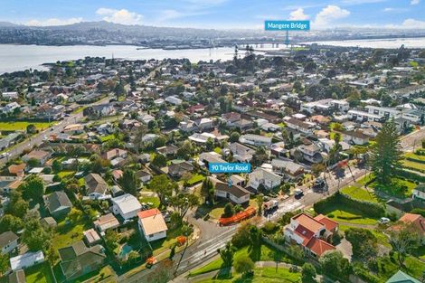Photo of property in 90 Taylor Road, Mangere Bridge, Auckland, 2022