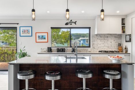 Photo of property in 102 Mark Street, Whangamata, 3620