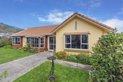 Photo of property in 17 Middlebank Drive, Richmond, 7020