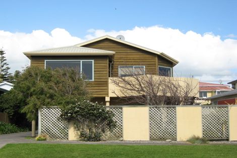 Photo of property in 16 Hamblyn Street, Strandon, New Plymouth, 4312