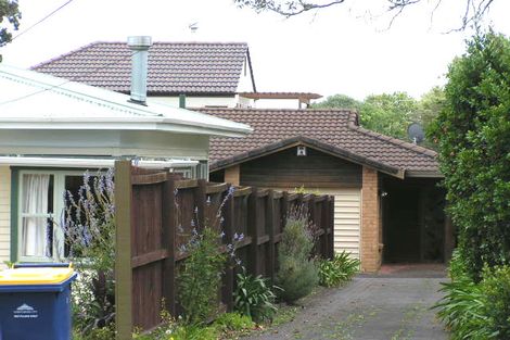 Photo of property in 2/5 Northumberland Avenue, Hauraki, Auckland, 0622