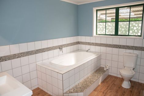 Photo of property in 42 Walker Road West, Aongatete, 3178