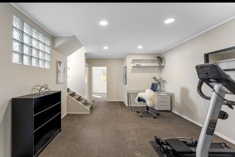 Photo of property in 37 Pigeon Mountain Road, Half Moon Bay, Auckland, 2012