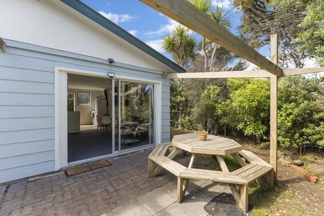 Photo of property in 8 Sand Dune Grove, Waikawa Beach, Manakau, 5573