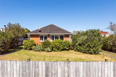 Photo of property in 1/134 Onewa Road, Northcote, Auckland, 0627