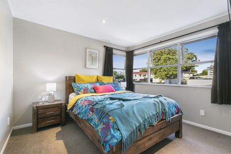 Photo of property in 17 Coburg Street, Henderson, Auckland, 0612