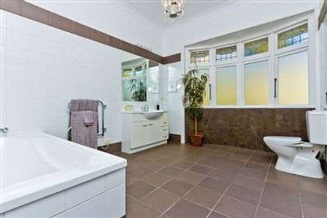 Photo of property in 13 Eastvale Close, Greenhithe, Auckland, 0632