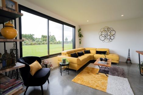 Photo of property in 450 Waitara Road, Huirangi, New Plymouth, 4373