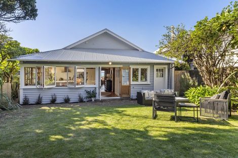 Photo of property in 65 Marine Parade, Seatoun, Wellington, 6022